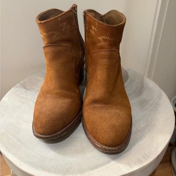 Size 6 western booties - Picture 2 of 7